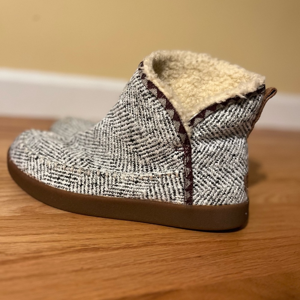 Sanuk slipper booties